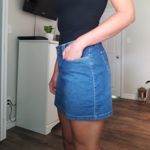 Vintage medium wash jean skirt with shorts - Picture 2 of 6